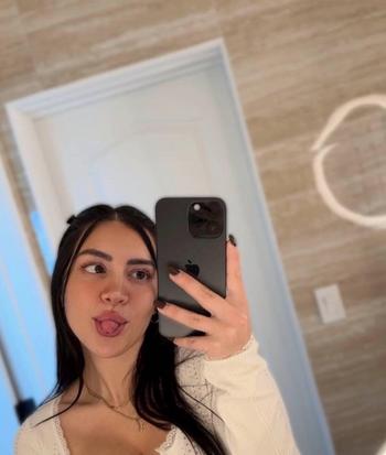 divya, 24 Asian female escort, Vancouver