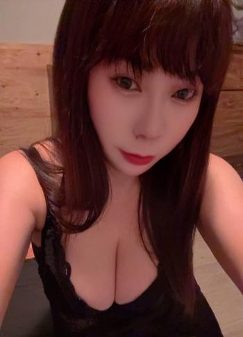 Lisa, 25 Asian female escort, Vancouver
