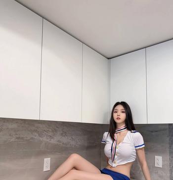 Emma, 20 Asian female escort, Vancouver