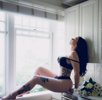 VIOLET VanCity, 29 Caucasian/White female escort, Vancouver