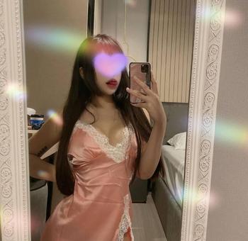 Joline, 28 Asian female escort, Vancouver