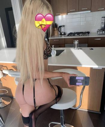 Luna, 19 Caucasian/White female escort, Vancouver