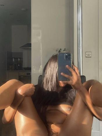 Jasmine, 25 Mixed female escort, Vancouver